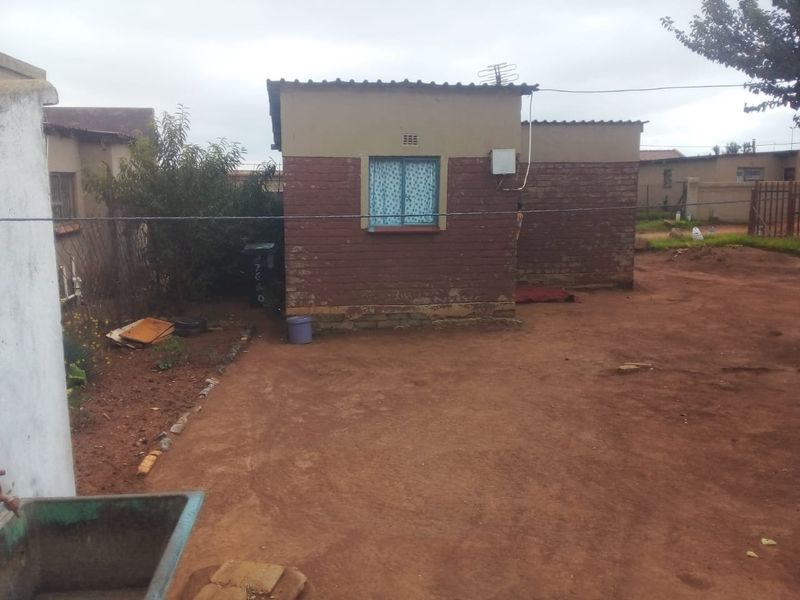 HOUSE FOR SALE IN TSAKANE - Photo 3