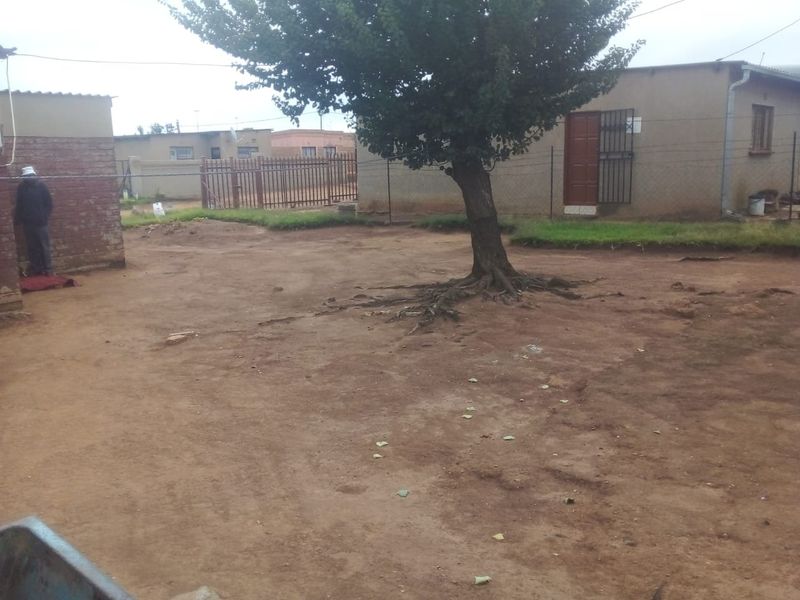 HOUSE FOR SALE IN TSAKANE - Photo 4