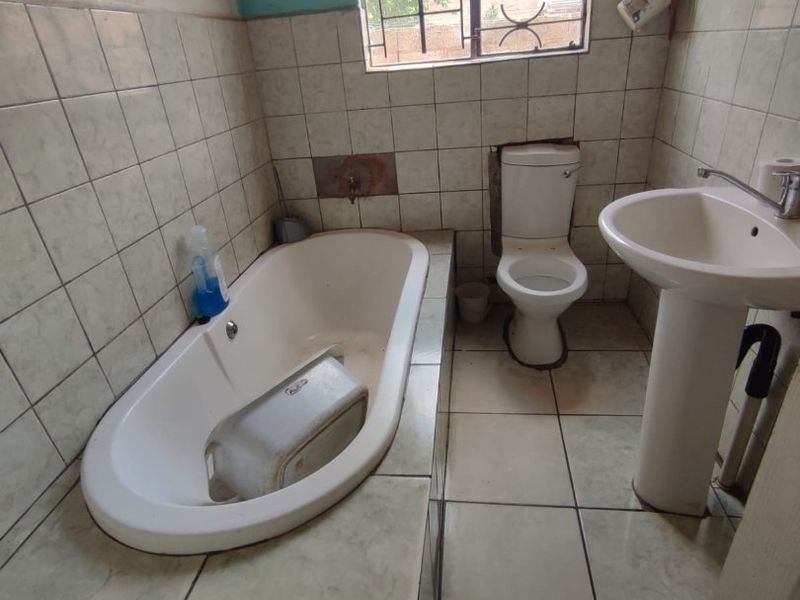 HOUSE FOR SALE IN CLOVERDENE  - Photo 9