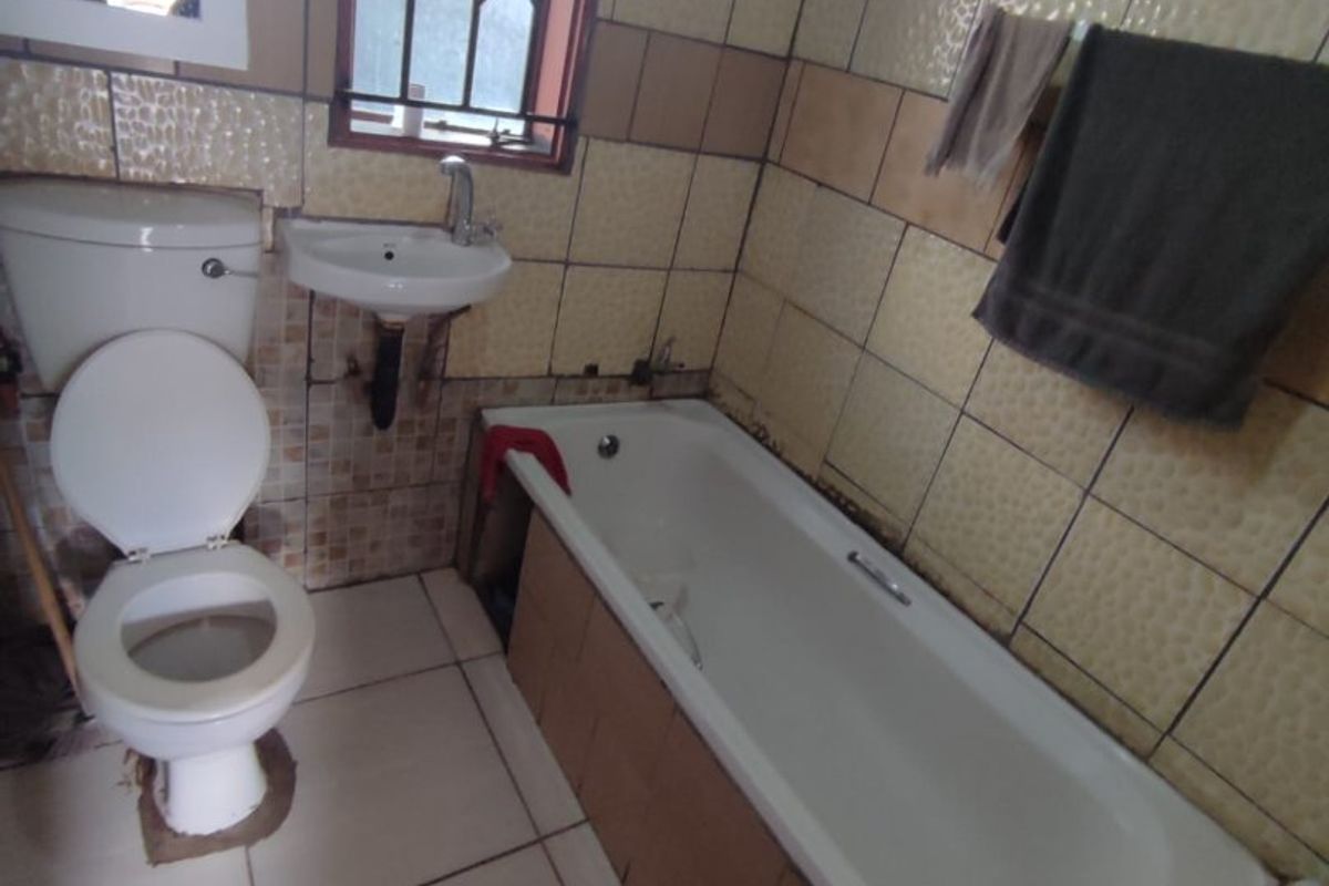 HOUSE FOR SALE IN CLOVERDENE  - Photo 4