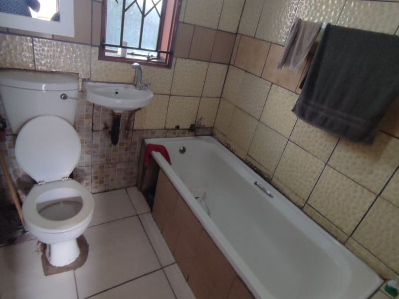 HOUSE FOR SALE IN CLOVERDENE  - Photo 4