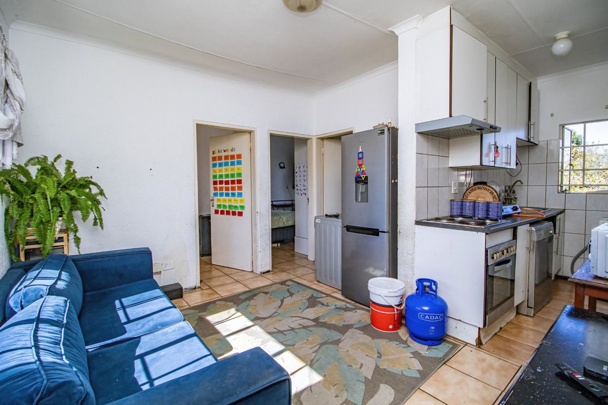 Neat Upstairs Unit in Secure Edenglen Complex - Photo 2