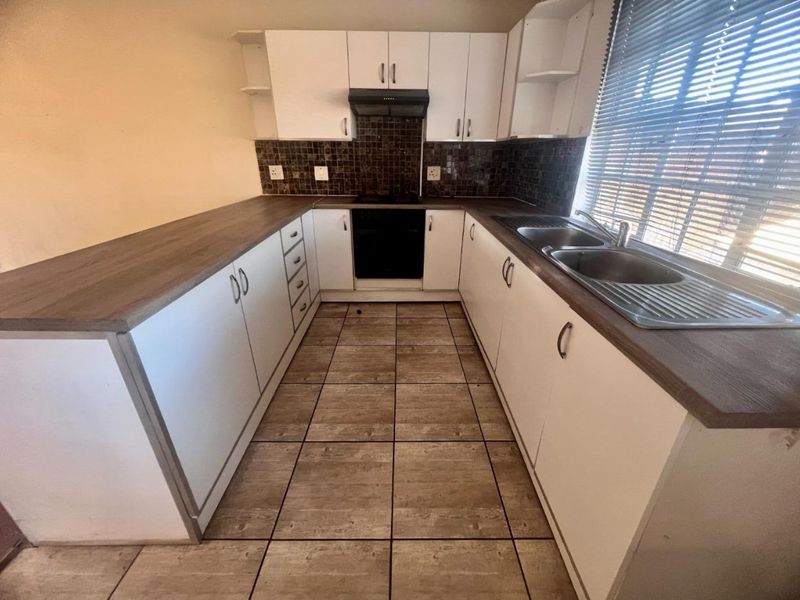 Simplex - 2 Bed 2 Bath - Clubview - Photo 7