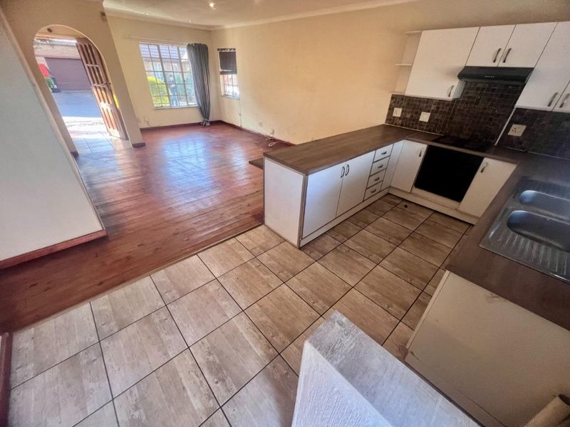 Simplex - 2 Bed 2 Bath - Clubview - Photo 6