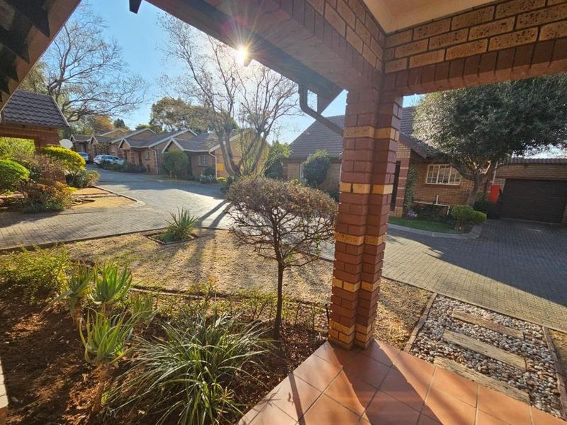 Simplex - 2 Bed 2 Bath - Clubview - Photo 4