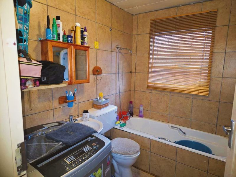 Neat 2-Bedroom Home with Braai Patio - Photo 4