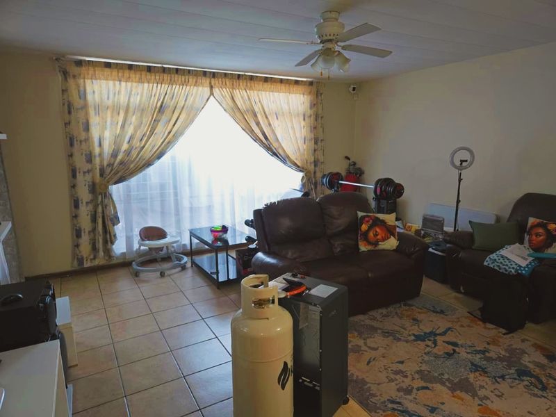 Neat 2-Bedroom Home with Braai Patio - Photo 8
