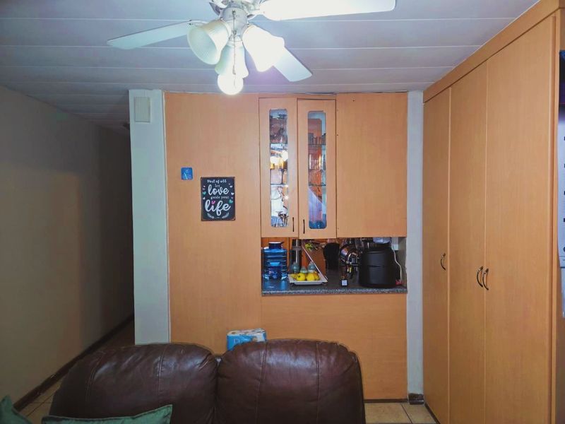 Neat 2-Bedroom Home with Braai Patio - Photo 7