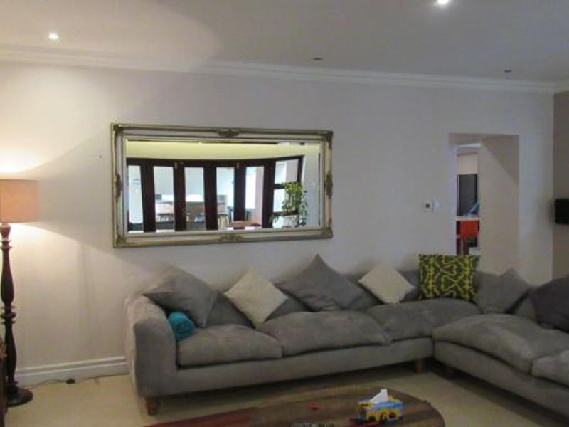 Charming Westdene Family home with flatlet and pool - Photo 10
