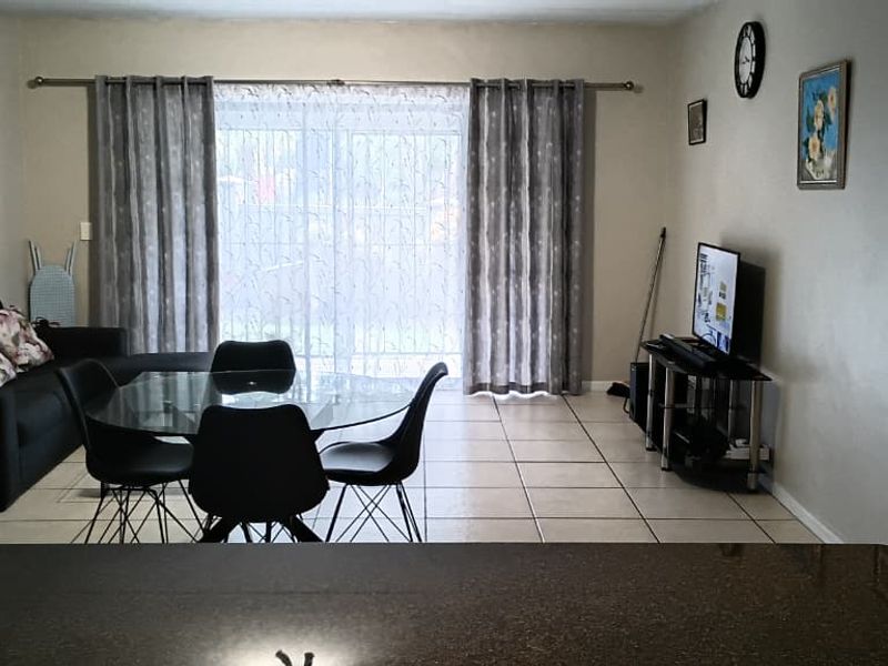 MODERN GROUND FLOOR APARTMENT FOR SALE IN RUSKIN VILLAS, PARKLANDS - Photo 5