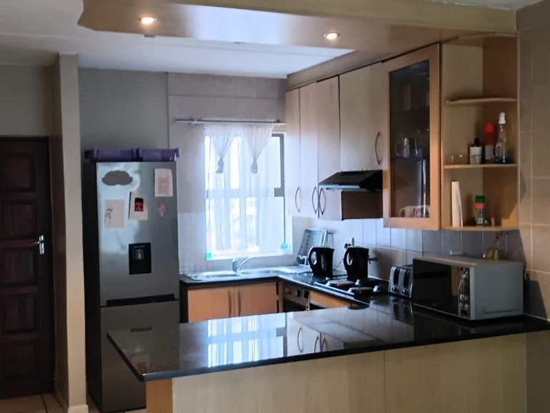MODERN GROUND FLOOR APARTMENT FOR SALE IN RUSKIN VILLAS, PARKLANDS - Photo 8