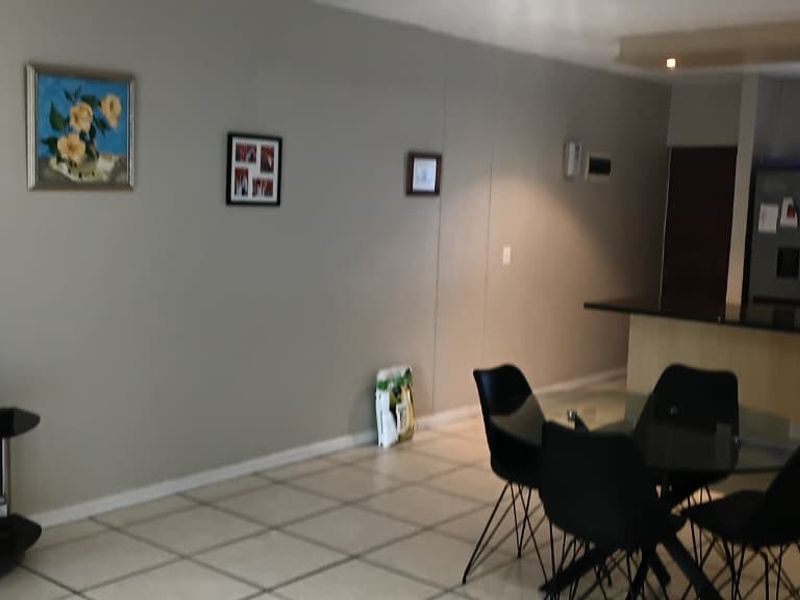 MODERN GROUND FLOOR APARTMENT FOR SALE IN RUSKIN VILLAS, PARKLANDS - Photo 6