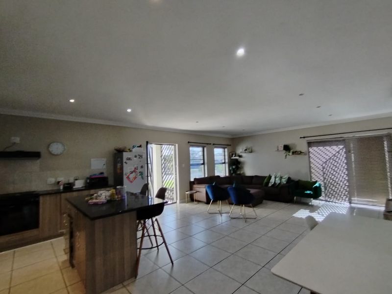 FAMILY HOME IN SONKRING BRACKENFELL TO RENT - Photo 5