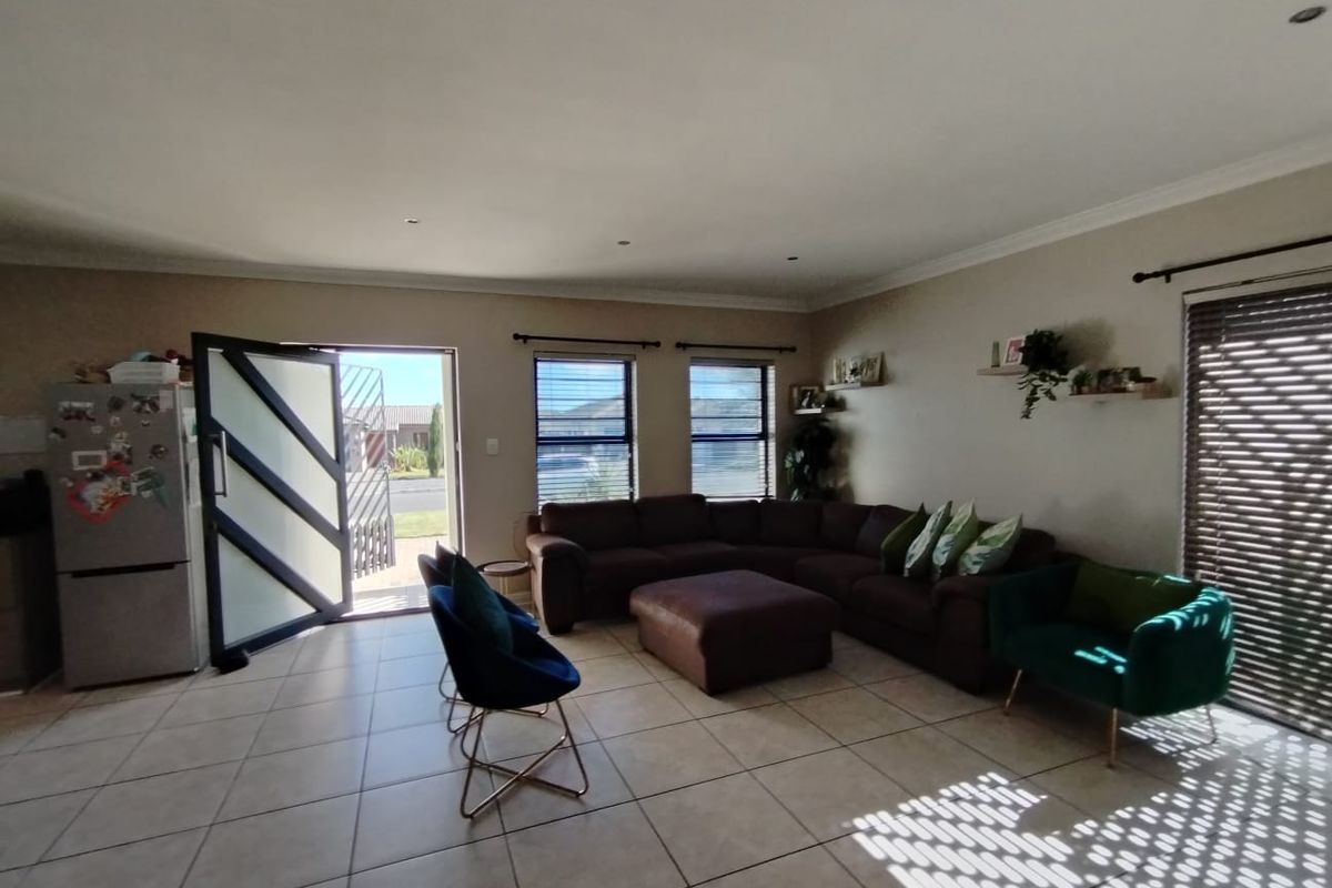 FAMILY HOME IN SONKRING BRACKENFELL TO RENT - Photo 3