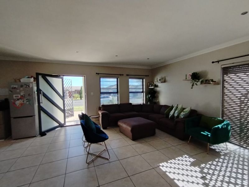 FAMILY HOME IN SONKRING BRACKENFELL TO RENT - Photo 3