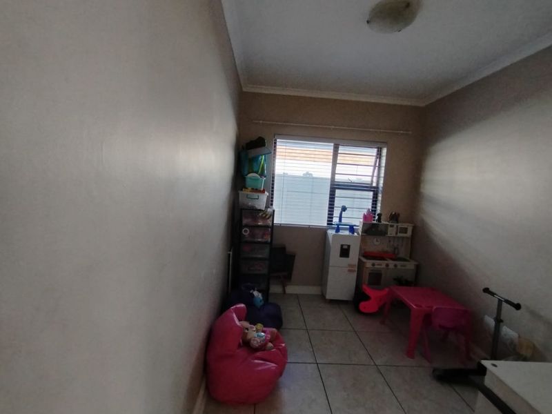 FAMILY HOME IN SONKRING BRACKENFELL TO RENT - Photo 10