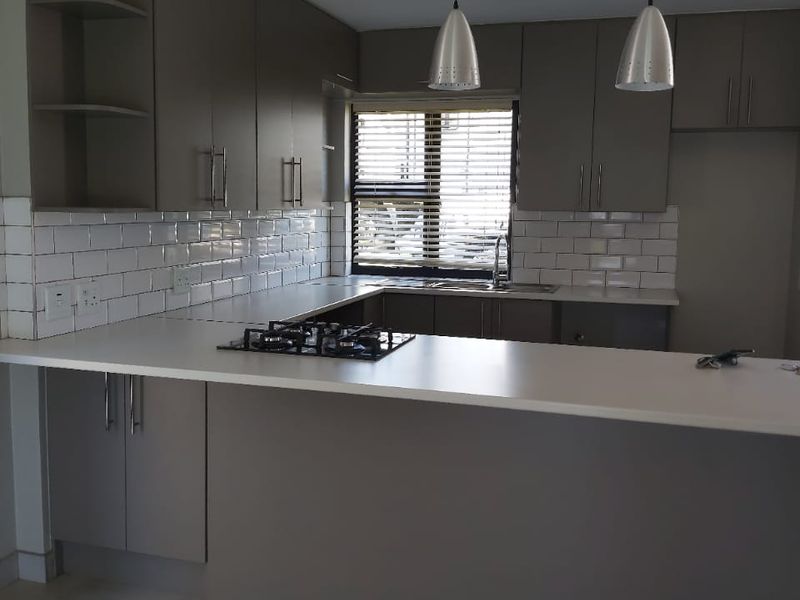 La Camargue family home with secure garden living - available 1 July 2026 - Photo 7