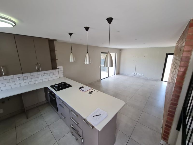 La Camargue family home with secure garden living - available 1 July 2026 - Photo 4