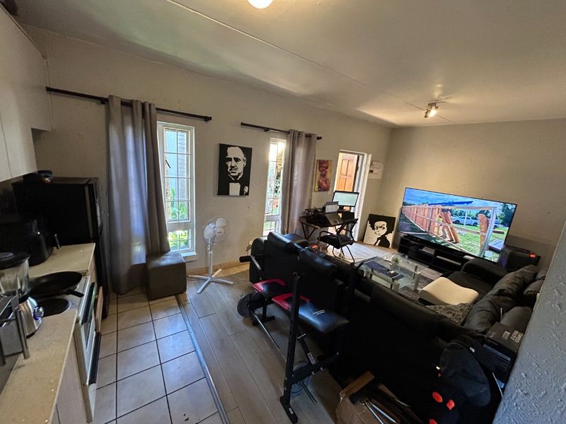 1 Bed | Fibre Ready | Ground Unit | x2 Swimming Pools - Photo 3