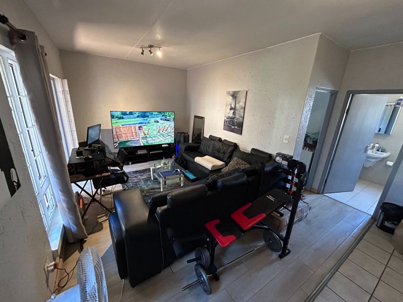 1 Bed | Fibre Ready | Ground Unit | x2 Swimming Pools - Photo 2