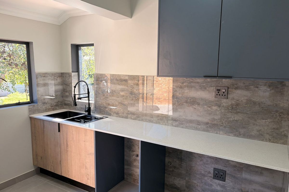 4 Bedroom Renovated House in Annlin above Braam Pretorius - Photo 4