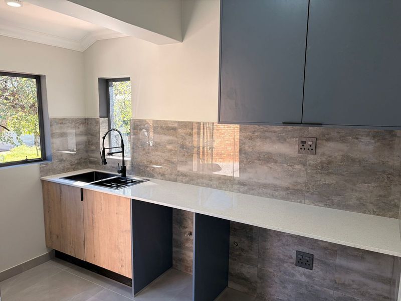 4 Bedroom Renovated House in Annlin above Braam Pretorius - Photo 4