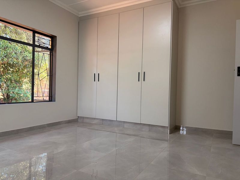 4 Bedroom Renovated House in Annlin above Braam Pretorius - Photo 8