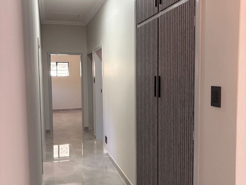 4 Bedroom Renovated House in Annlin above Braam Pretorius - Photo 7
