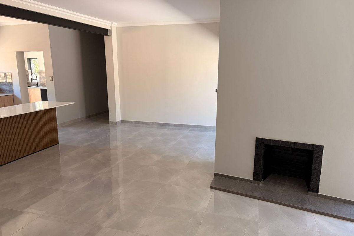 4 Bedroom Renovated House in Annlin above Braam Pretorius - Photo 5