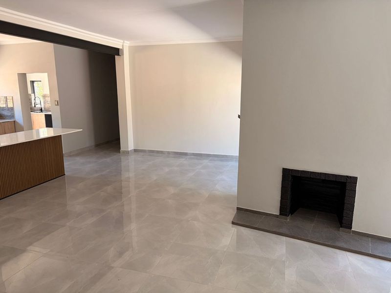 4 Bedroom Renovated House in Annlin above Braam Pretorius - Photo 5