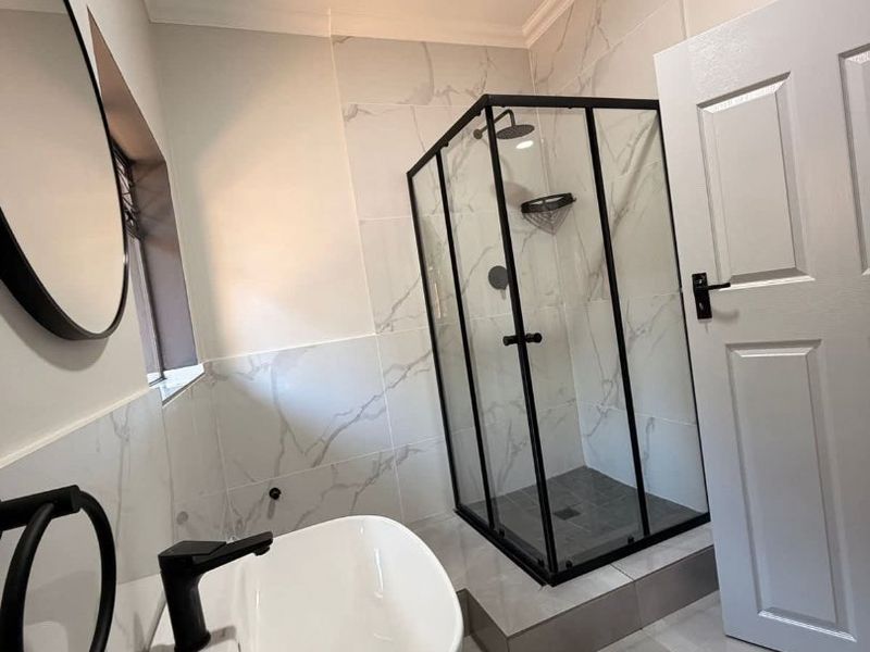 4 Bedroom Renovated House in Annlin above Braam Pretorius - Photo 9