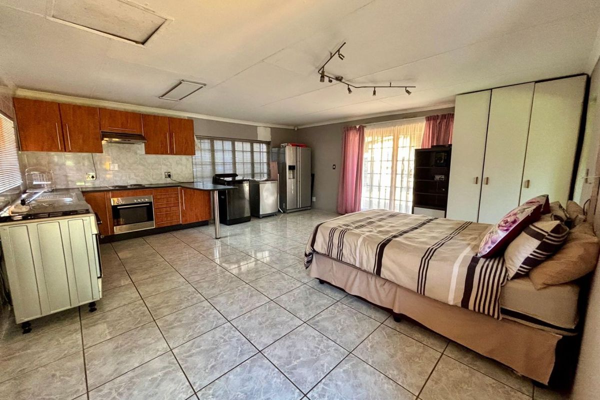 Family friendly home with flatlets and double garage - Photo 4