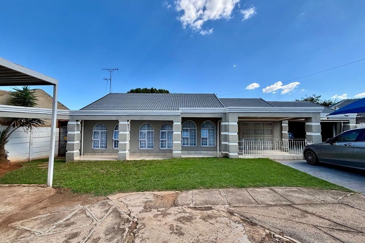 Family friendly home with flatlets and double garage - Photo 2