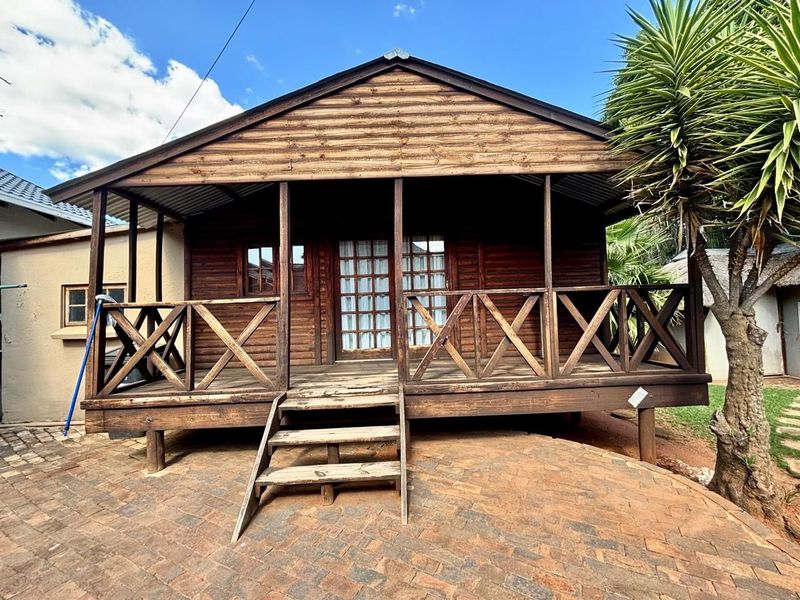 Family friendly home with flatlets and double garage - Photo 10