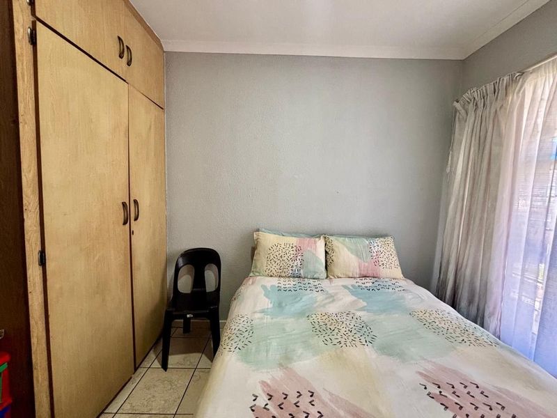 Family friendly home with flatlets and double garage - Photo 8