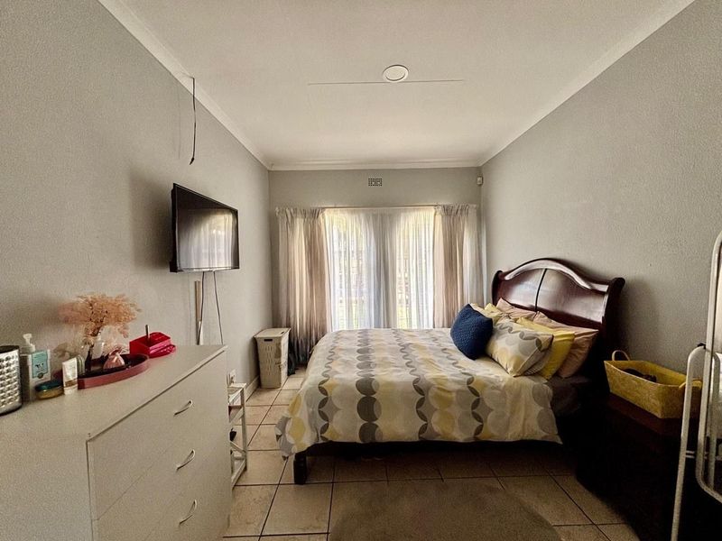 Family friendly home with flatlets and double garage - Photo 7