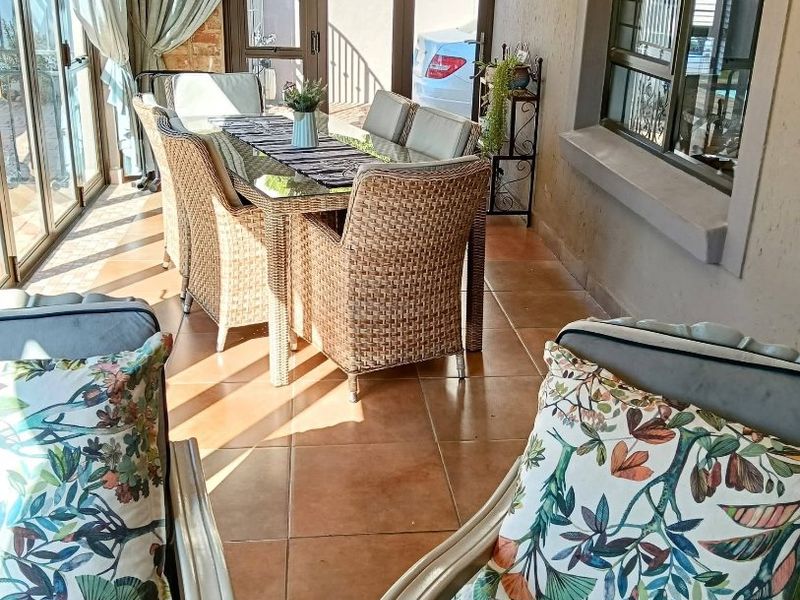 HOUSE FOR SALE:- R3.545M - Photo 10
