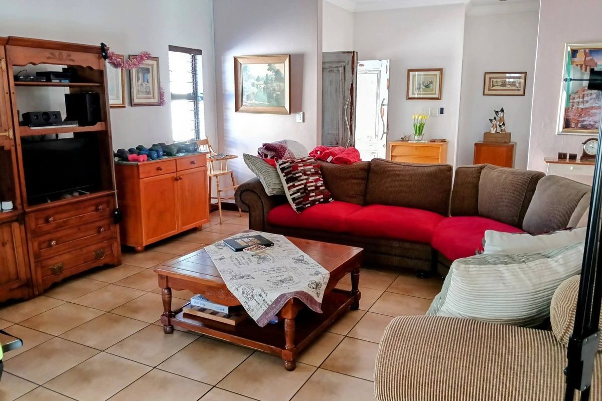 HOUSE FOR SALE:- R3.545M - Photo 2
