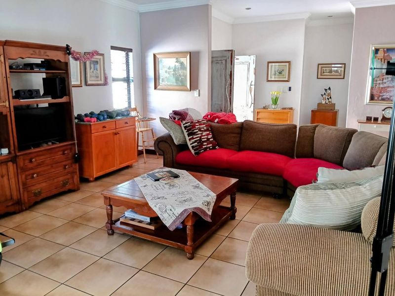 HOUSE FOR SALE:- R3.545M - Photo 2