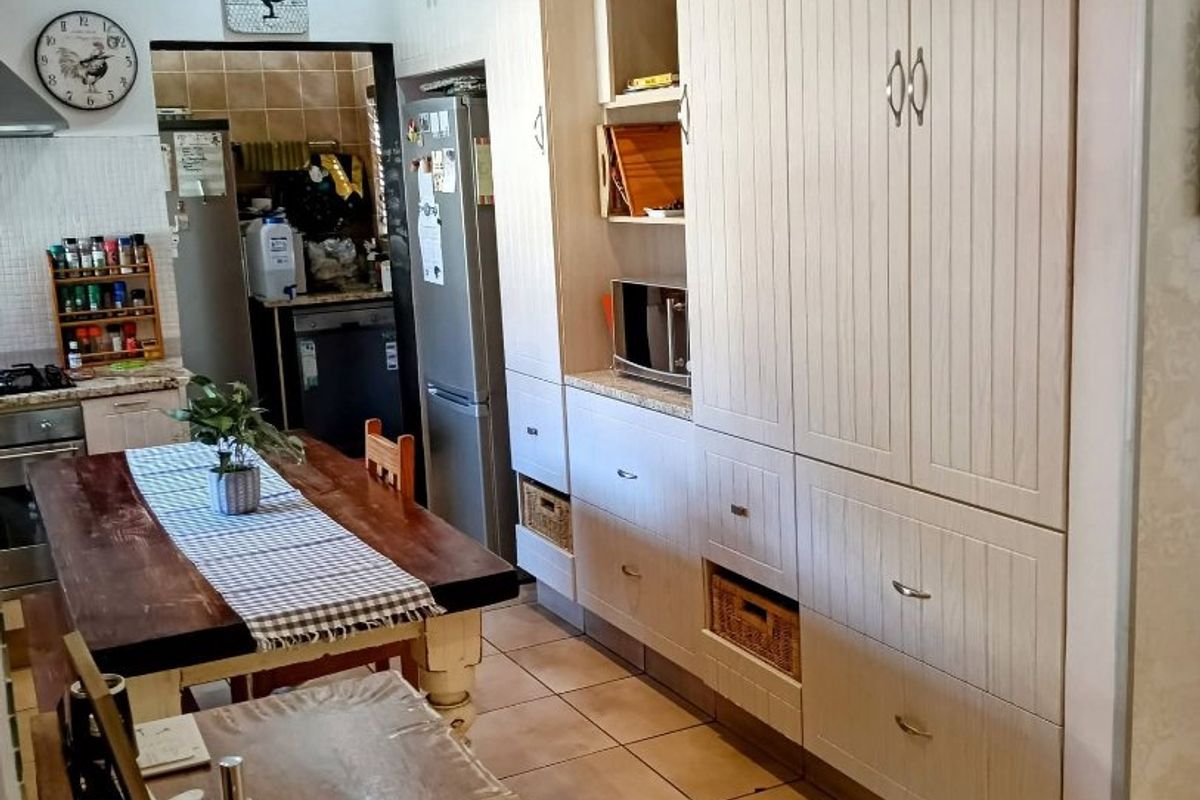 HOUSE FOR SALE:- R3.545M - Photo 5