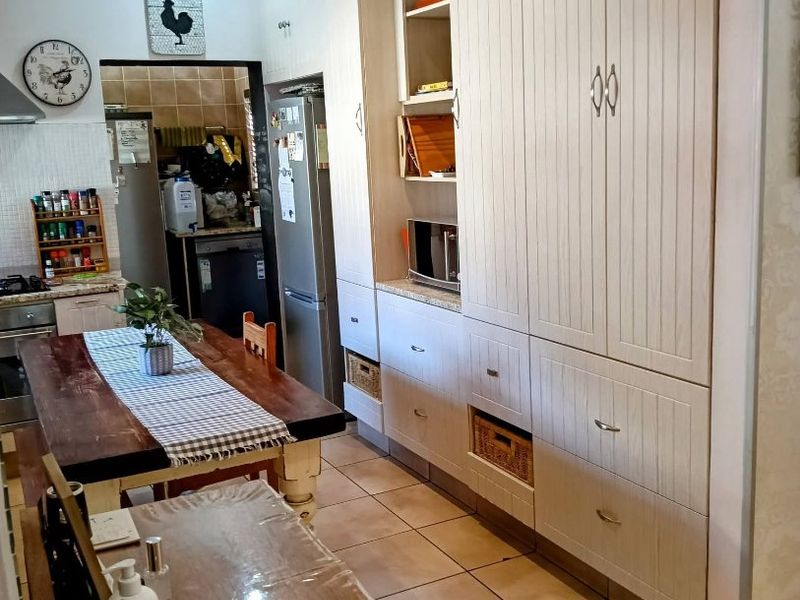 HOUSE FOR SALE:- R3.545M - Photo 5