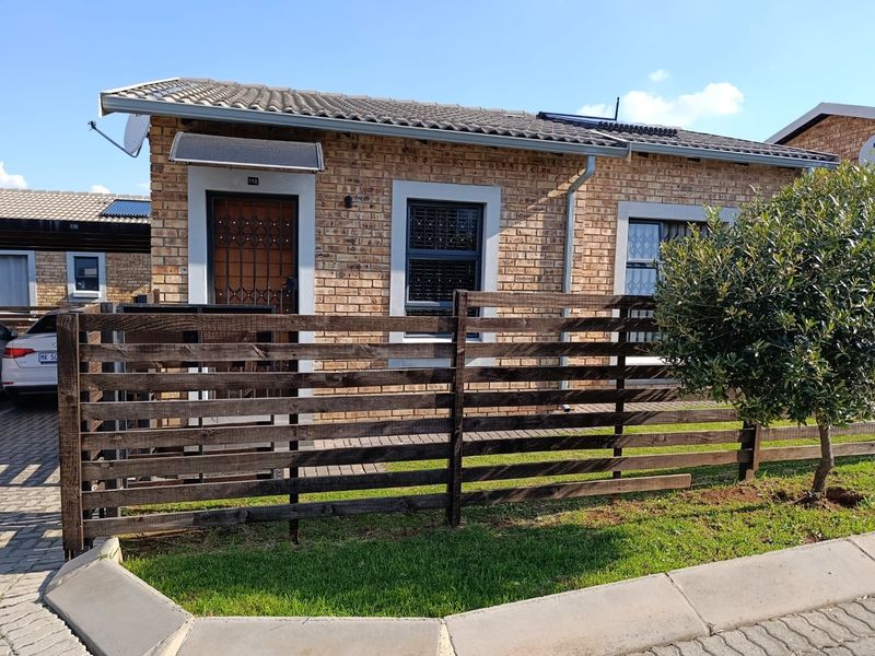 HOUSE FOR SALE IN GROBLER PARK, ROODEPOORT  - Photo 1