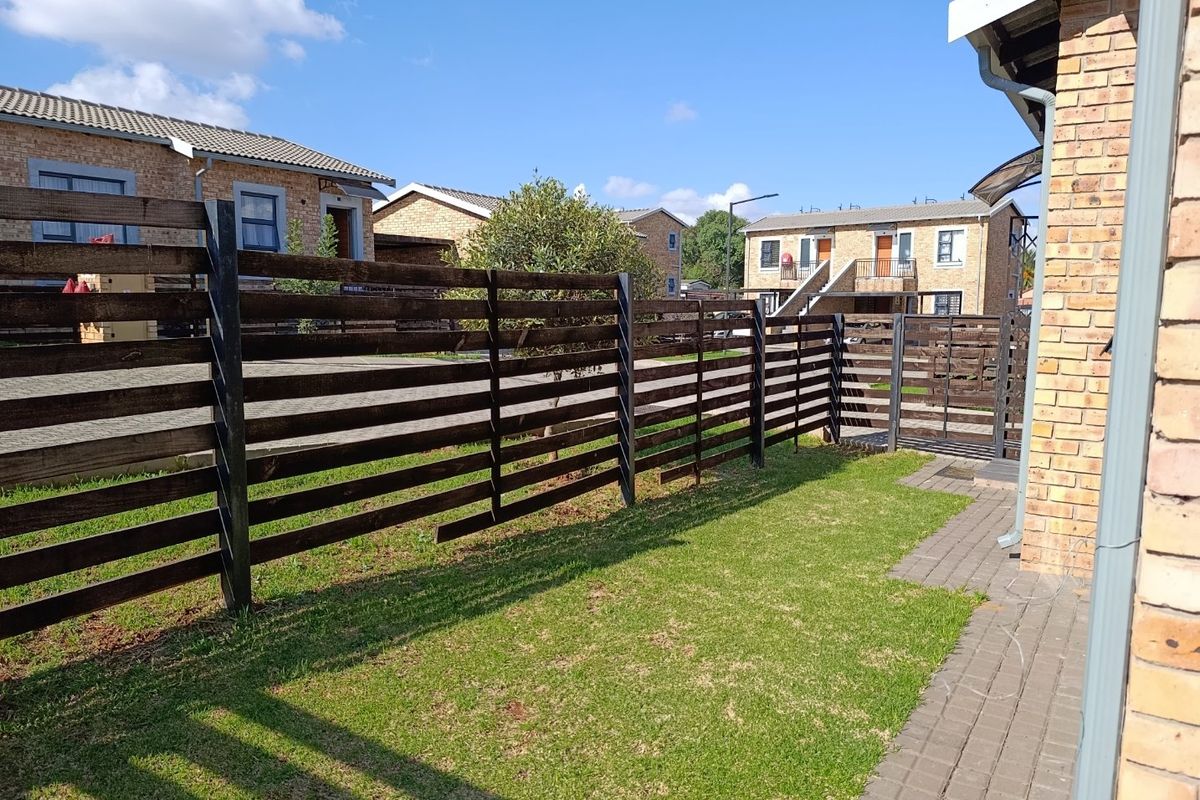 HOUSE FOR SALE IN GROBLER PARK, ROODEPOORT  - Photo 2