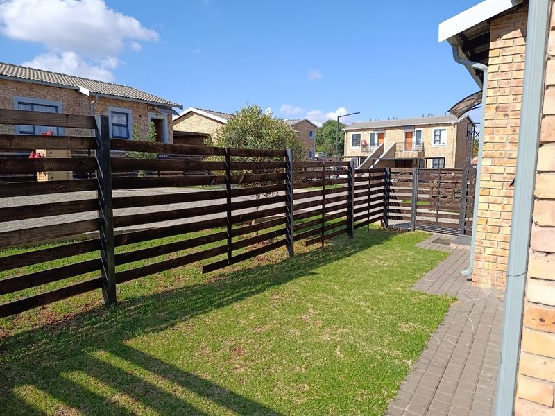 HOUSE FOR SALE IN GROBLER PARK, ROODEPOORT  - Photo 2