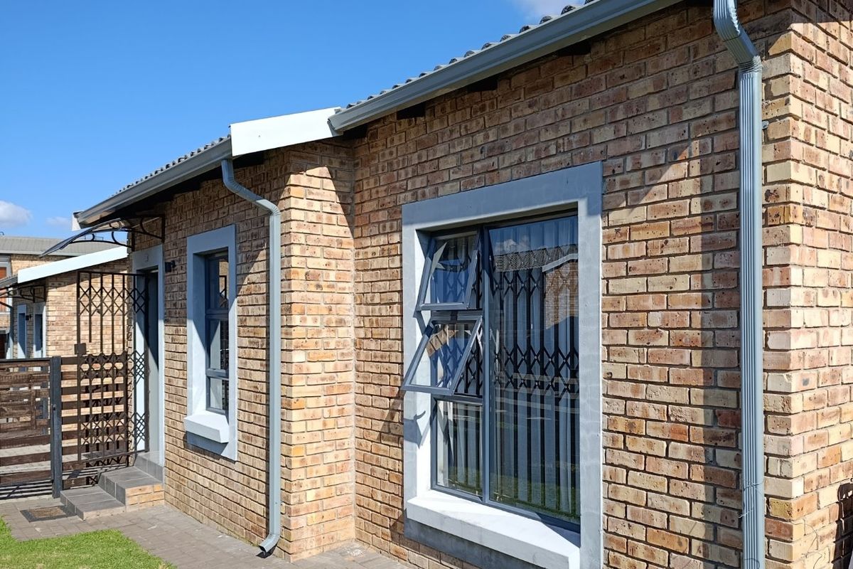 HOUSE FOR SALE IN GROBLER PARK, ROODEPOORT  - Photo 3