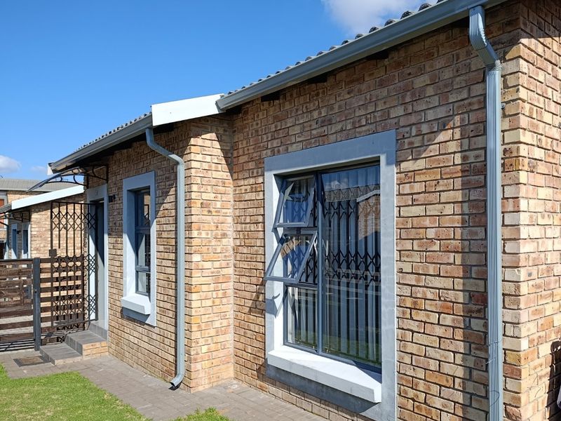 HOUSE FOR SALE IN GROBLER PARK, ROODEPOORT  - Photo 3