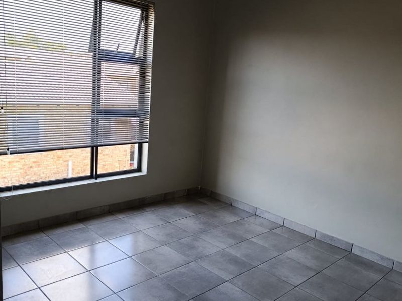 HOUSE FOR SALE IN GROBLER PARK, ROODEPOORT  - Photo 10