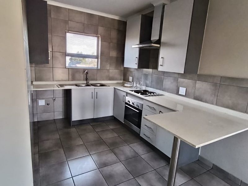 HOUSE FOR SALE IN GROBLER PARK, ROODEPOORT  - Photo 7