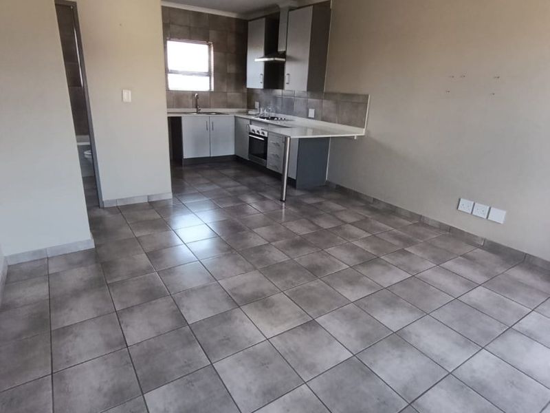 HOUSE FOR SALE IN GROBLER PARK, ROODEPOORT  - Photo 6