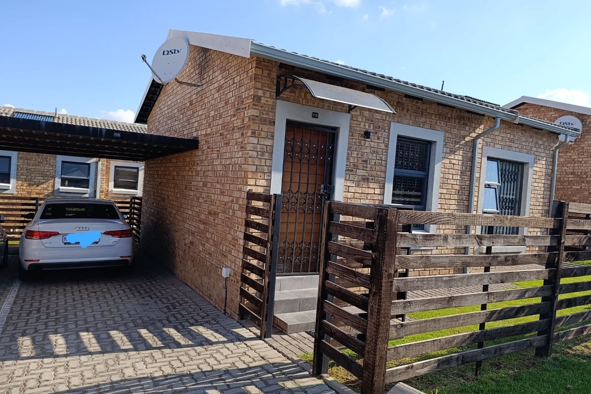 HOUSE FOR SALE IN GROBLER PARK, ROODEPOORT  - Photo 4